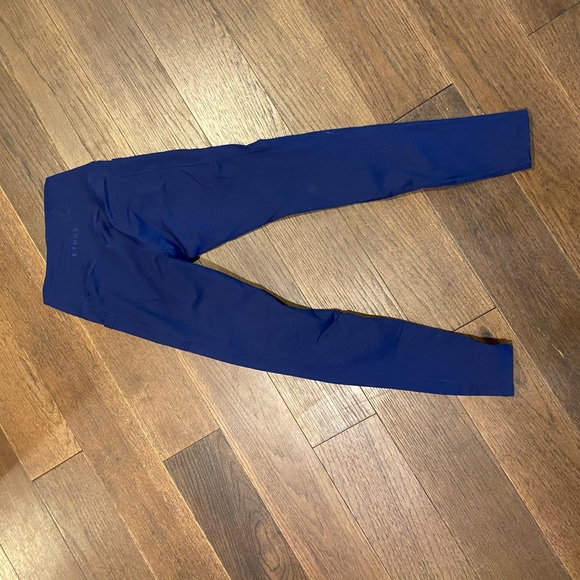 High Waisted Booty Leggings - Picture 2 of 5